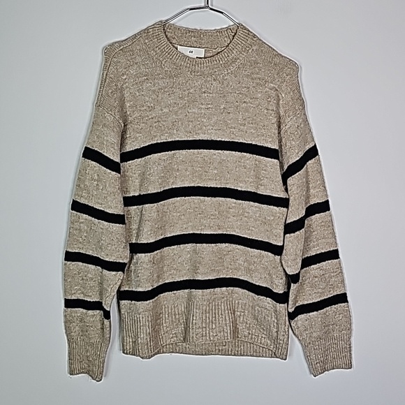 H&M Sweaters - H&M XS tan and black striped sweater
